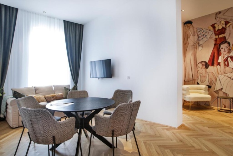 3 Bedrooms Apartment