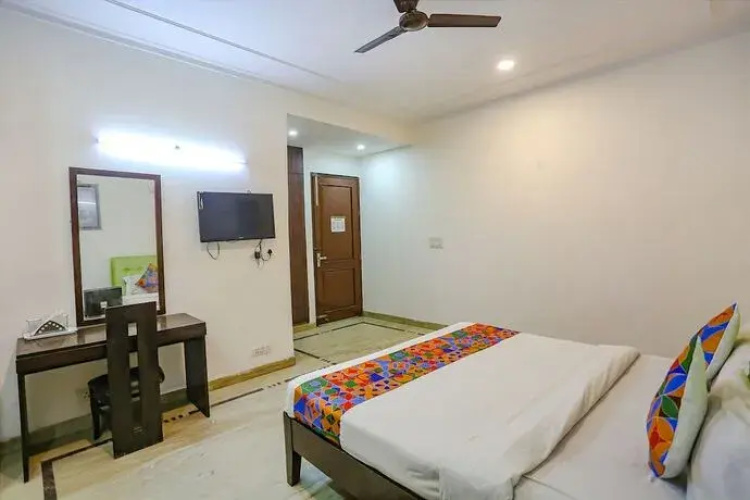 Fabhotel Grand Palace