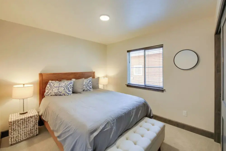 Dover Vacation Rental: Walk to Lake Pend!