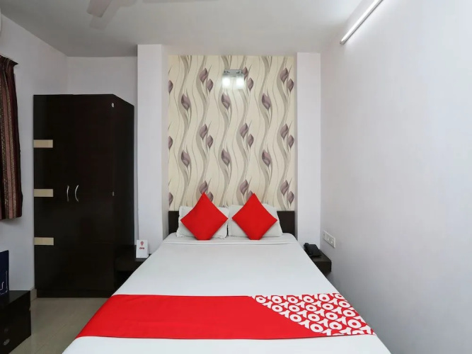 OYO 988 Hotel Metropolis Inn