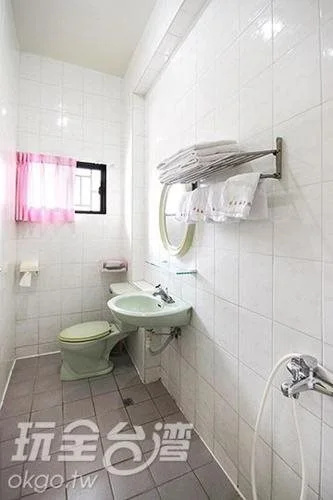 Reny Lake Warm Hostel