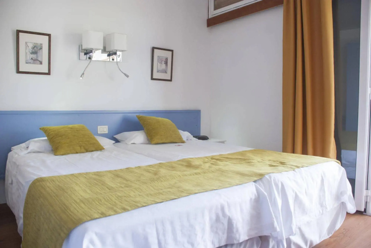 Apartamentos El Paseo