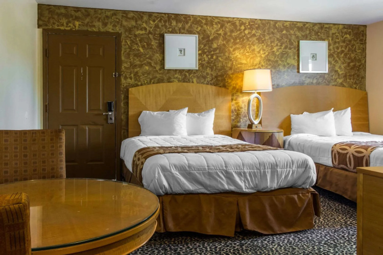Delux Inn & Suites