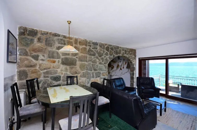 House Milovan