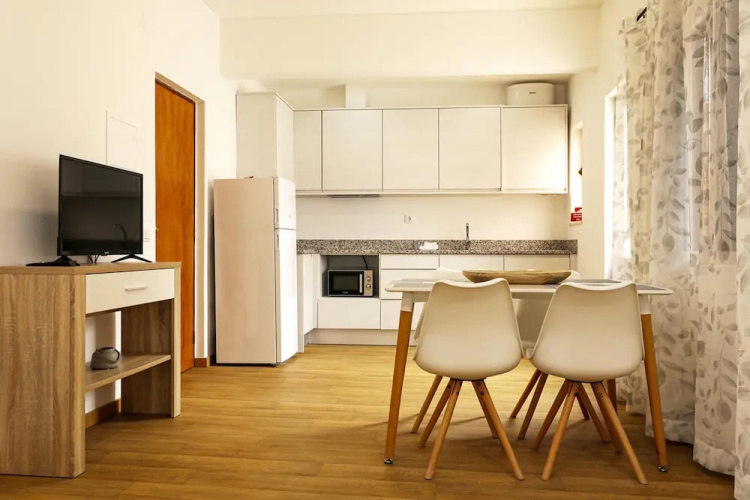 B87 - Windmill 2 Bed Apartment in Odiaxere