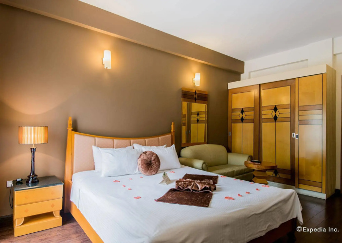 Golden Sunshine Villa Hotel and Travel