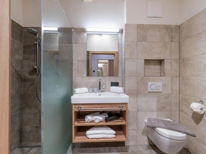 3 Bedrooms Apartment