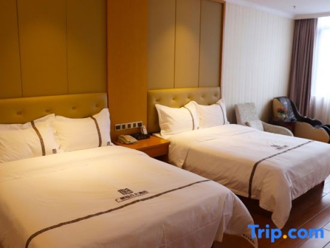 1 Bedroom Luxury Quadruple Suite