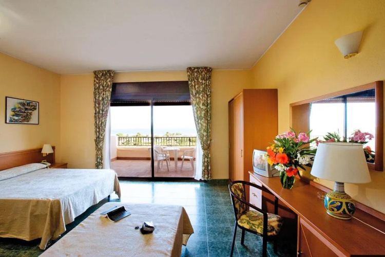 Conte Di Cabrera Hotel Club