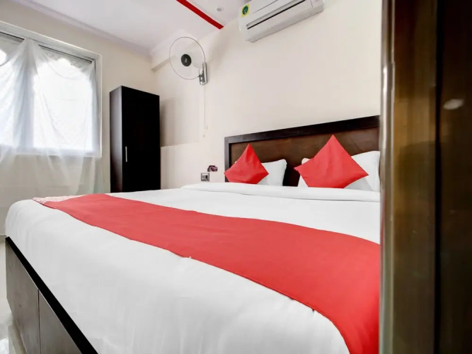 OYO 44366 Webmienz Hotel
