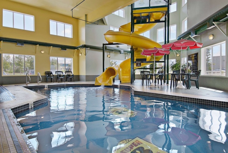 Super 8 by Wyndham Calgary Shawnessy Area photo 16