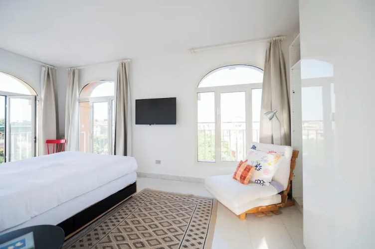 St. John Basilica Lovely Tower Apartment