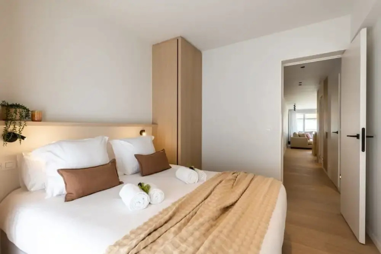 Stunning Apartment on top Location With Parking