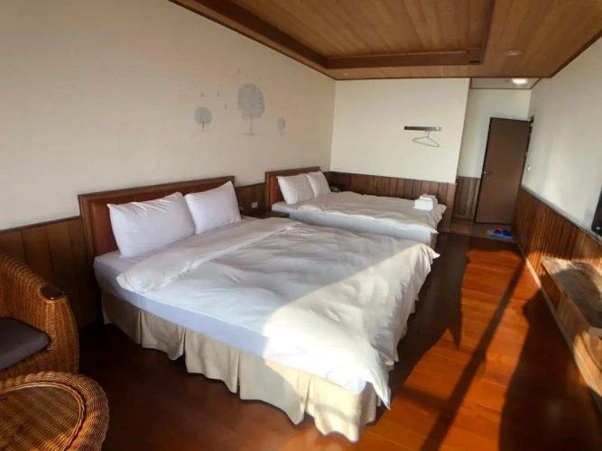Standard Quadruple room with lake view