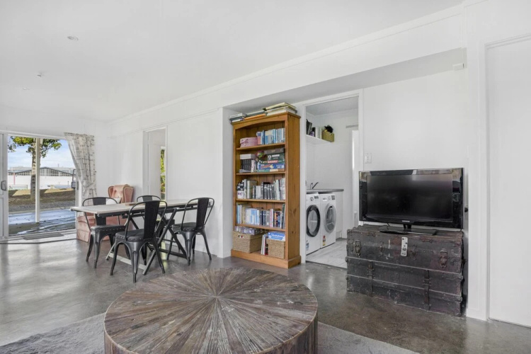 Bright 3-Bedroom Unit - WiFi & Parking