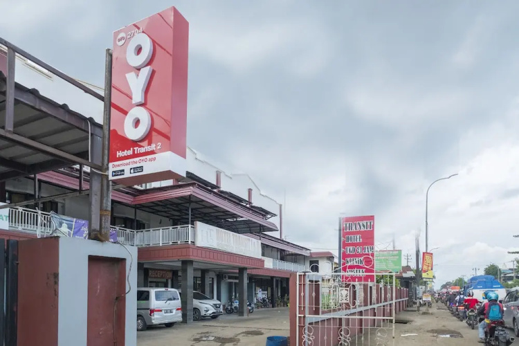 OYO 2704 Hotel Transit 2