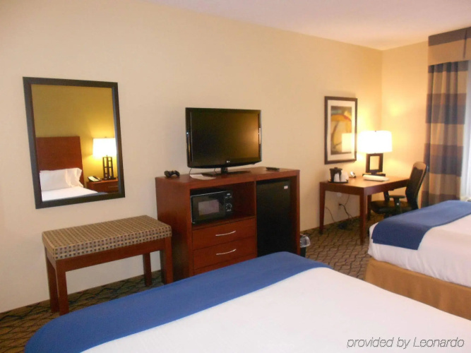 Holiday Inn Express & Suites Lancaster by IHG