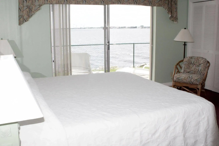 Palm Beach Waterfront Suites