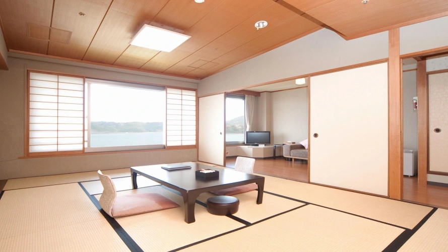 Standard room with lake view