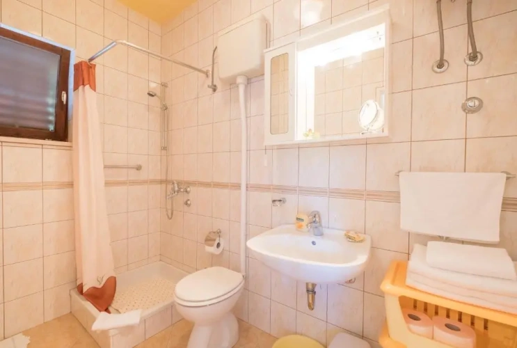1 Bedroom Apartment with balcony and with garden view