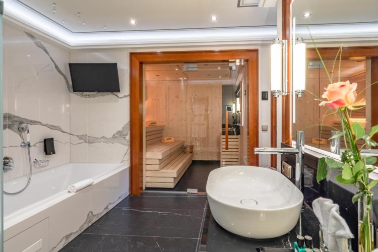 Luxury Suite with view