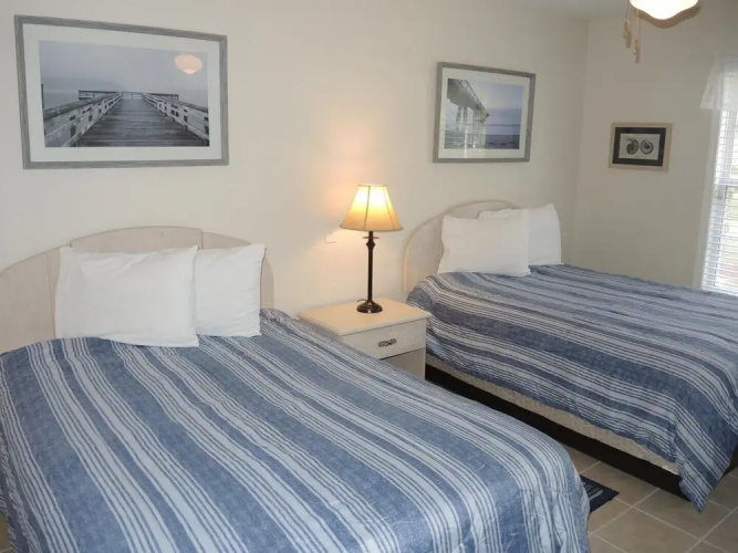 2909m 1 Bedroom Condo by Redawning