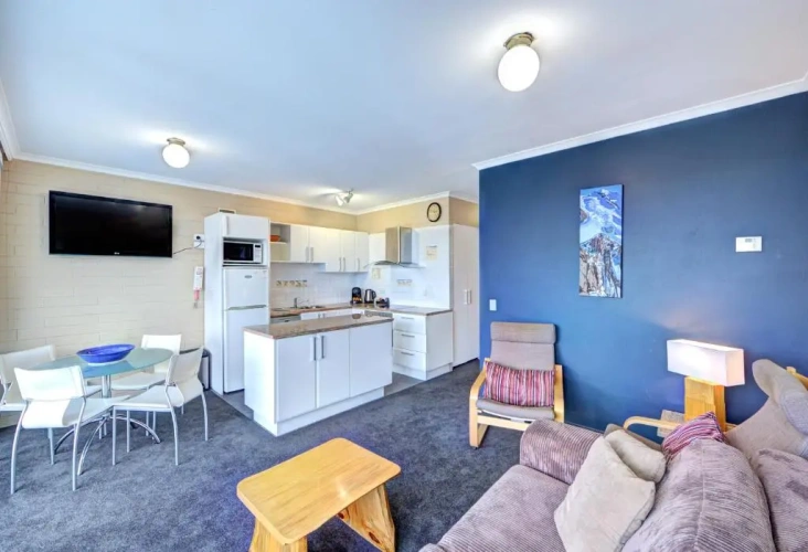 2 Bedrooms Apartment