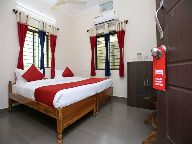 OYO Flagship 9964 Hotel Shine