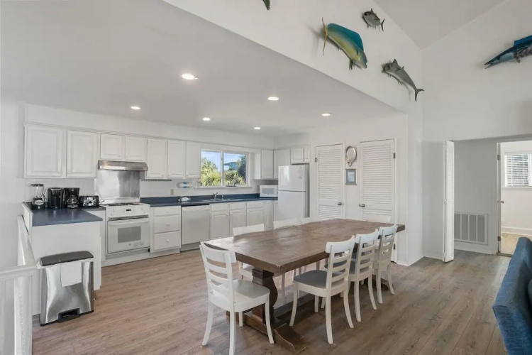 Cottage with ocean view