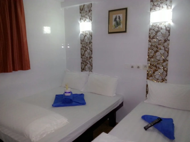 Standard Triple room