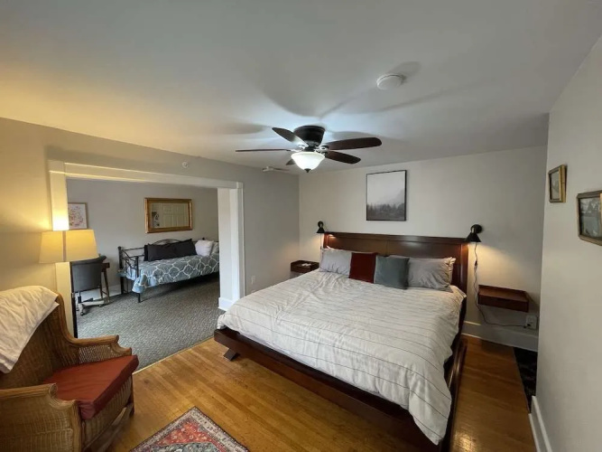 Goldsmith's Riverfront Inn