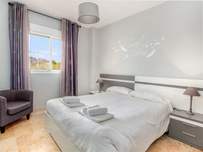 2091- Apt close from all amenities