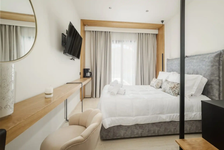 Superior Double room with pool view