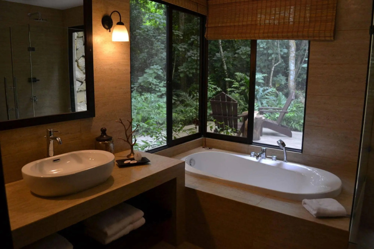 Jungle Lodge Hotel
