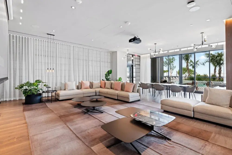 Prime Downtown Location Luxury Studio