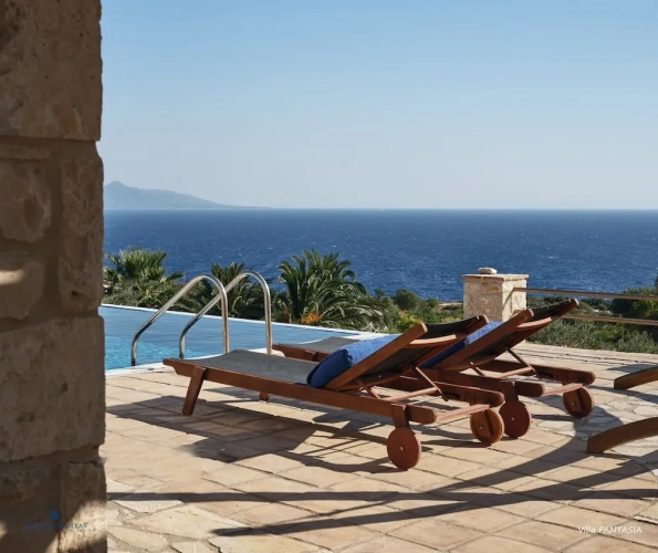 2 Bedrooms Villa