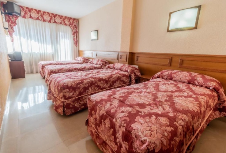 Standard Triple room