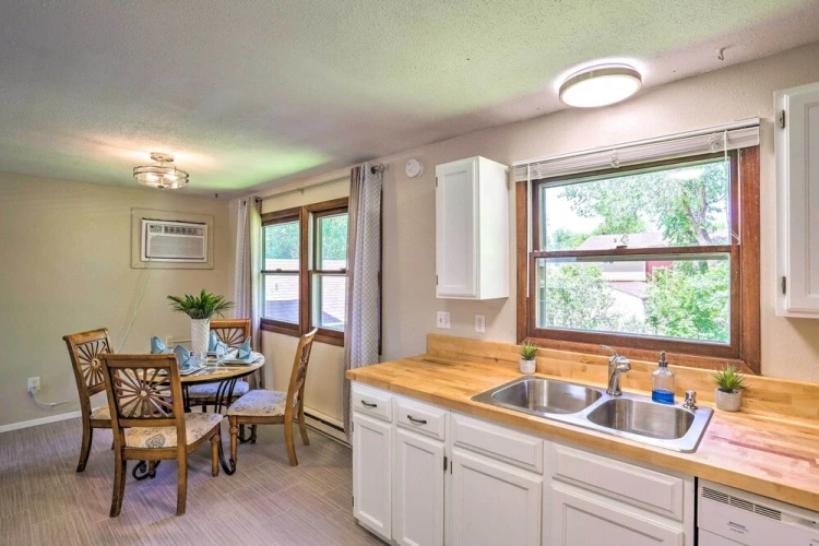 2 Bedrooms Apartment