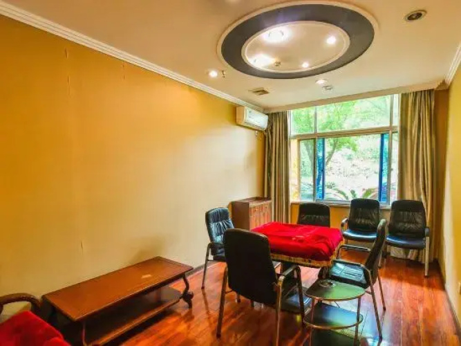 Longquan Hotel