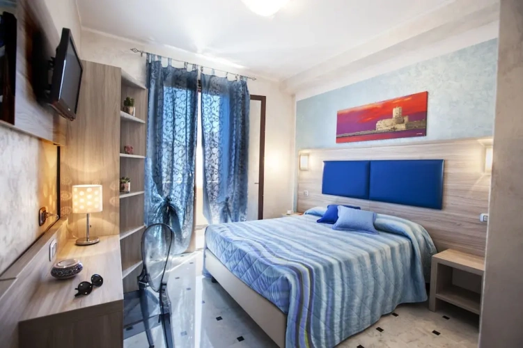 Economy Double room with balcony and with partial sea view