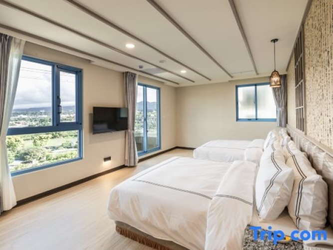 Classic Twin room with mountain view