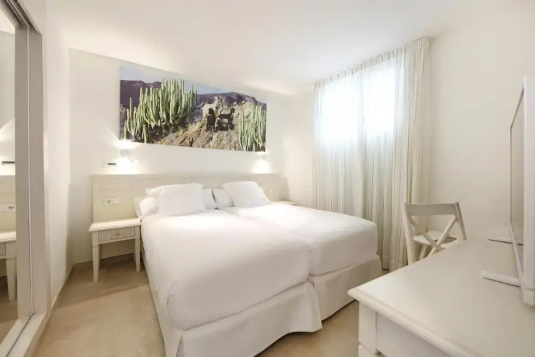 Family Twin room with side sea view