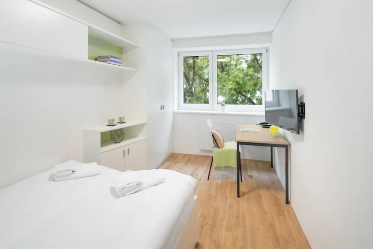 2 Bedrooms Apartment