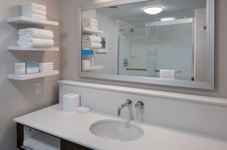 Hampton Inn Boston-Logan Airport photo 9
