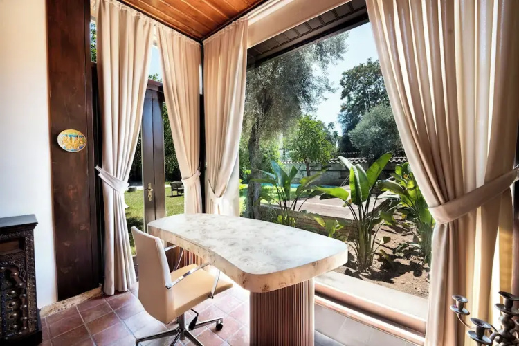 House 5 Hotel