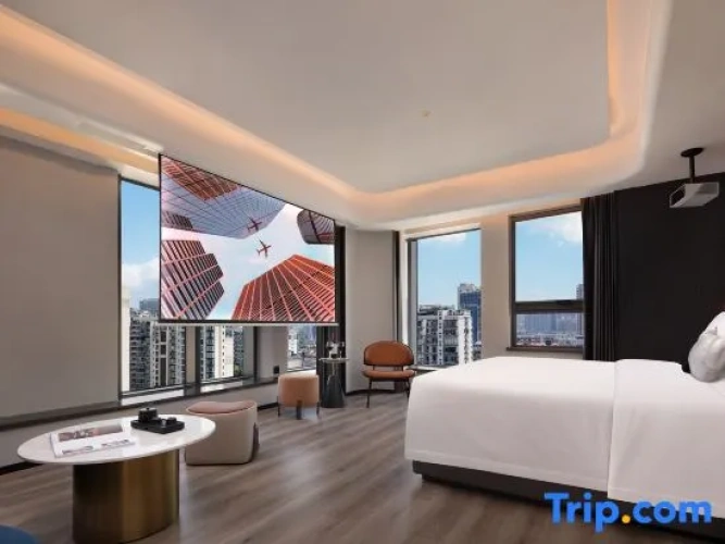 Grand Double room with pool view