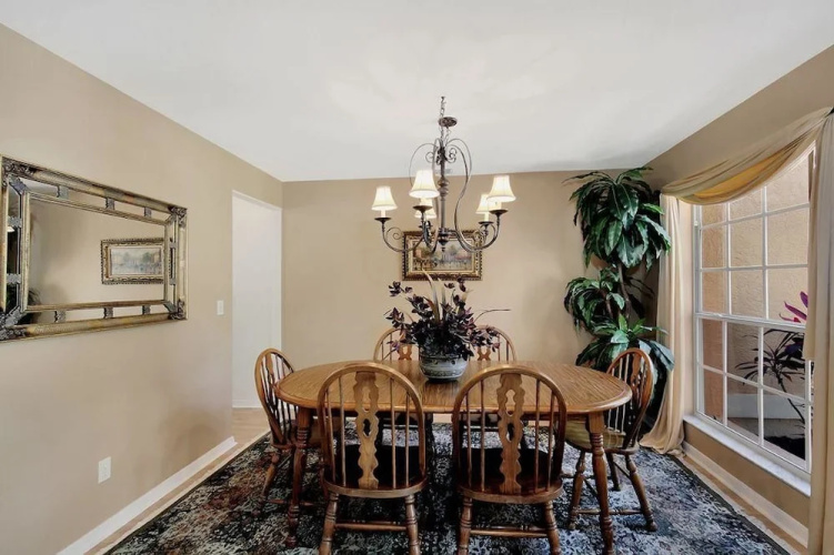 Piccadilly Cir Home
