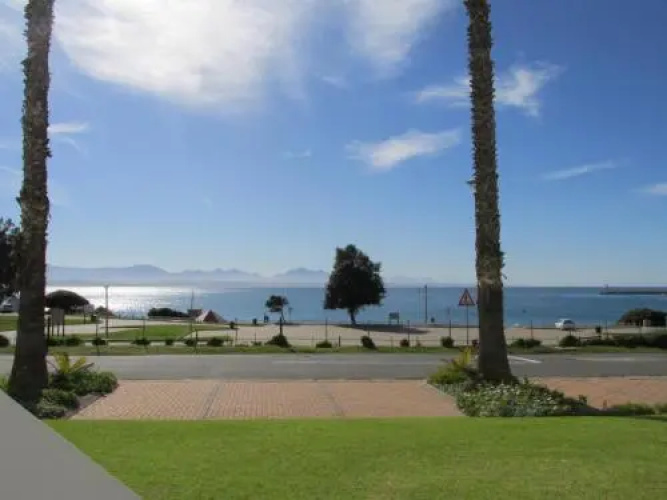 Point Village Accommodation - Santos 7