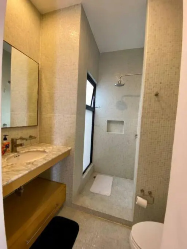 2 bd 2 bath penthouse walking distance from 5th Av