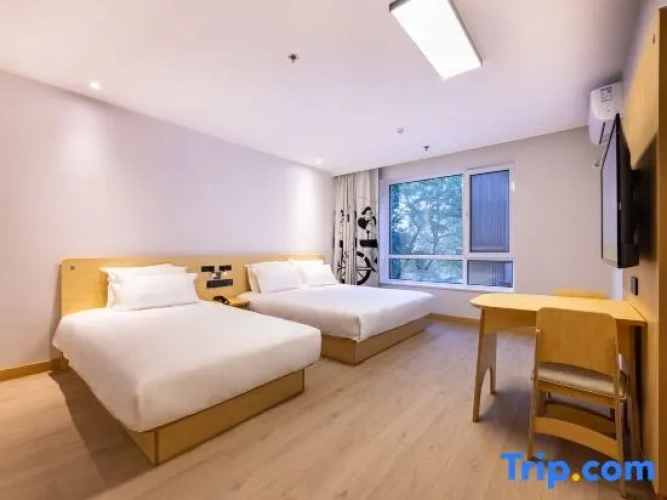 Standard Double room with street view